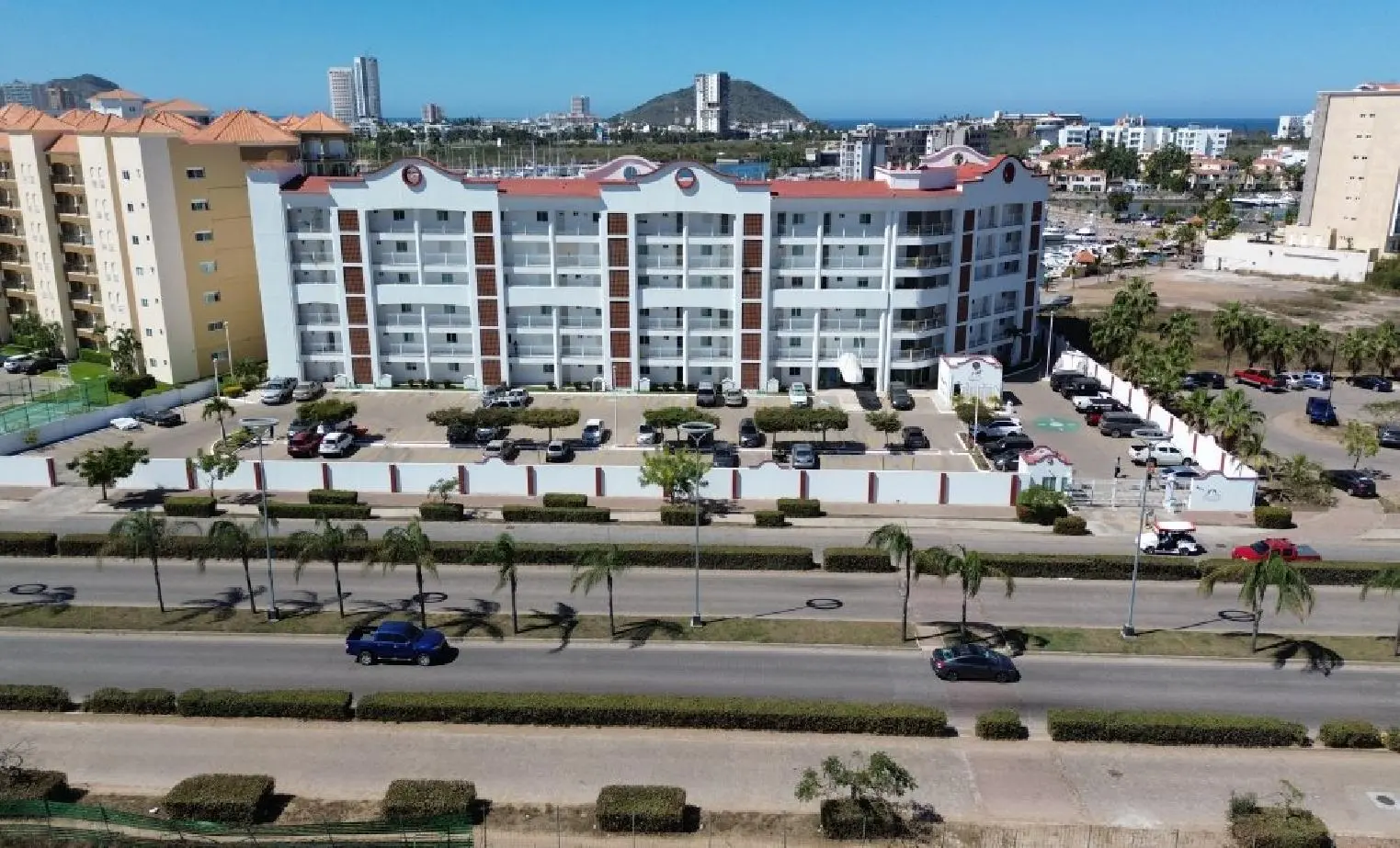 1 BEDROOM CONDO IN THE MARINA