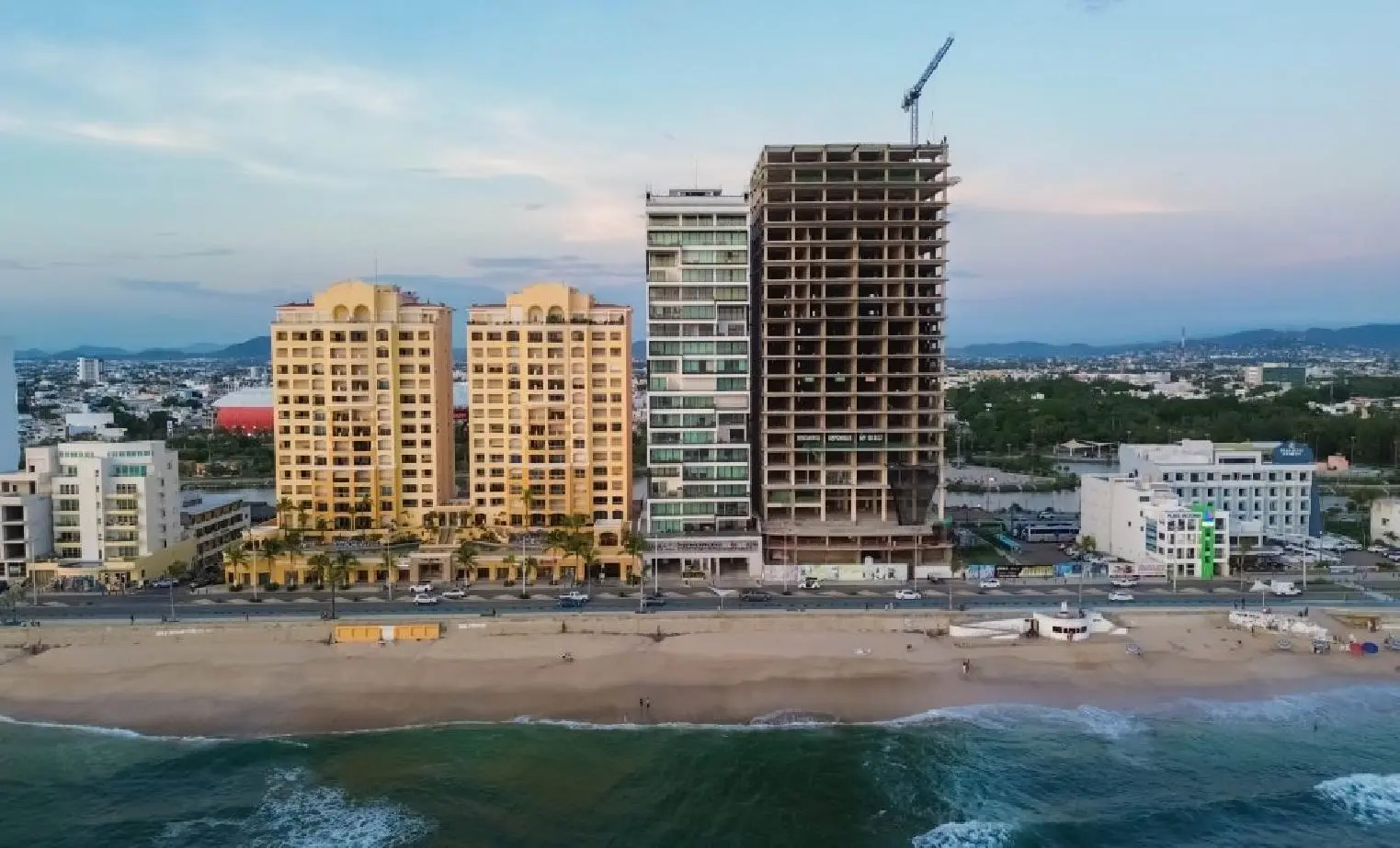Condo by the ocean with Stunning Views