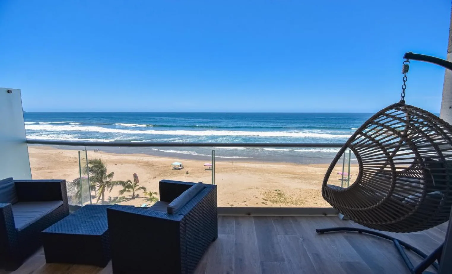 Torre W Oceanfront Living